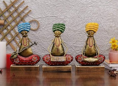 Metal handicraft statue